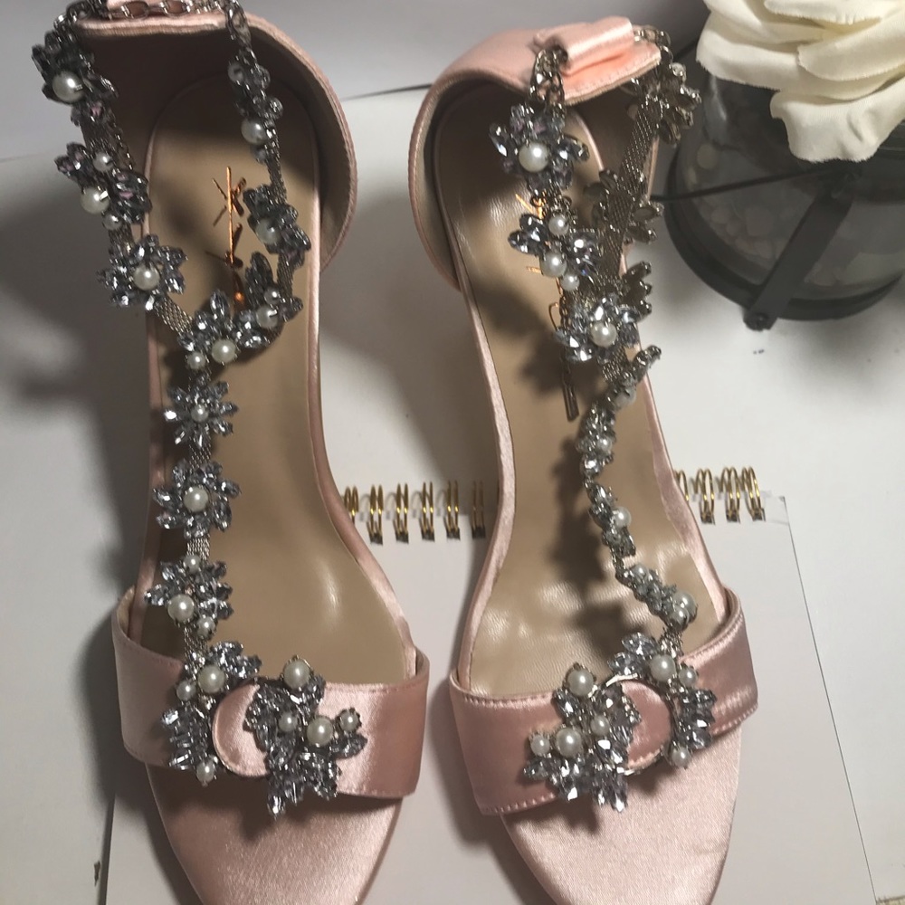 Pale pink detailed heels